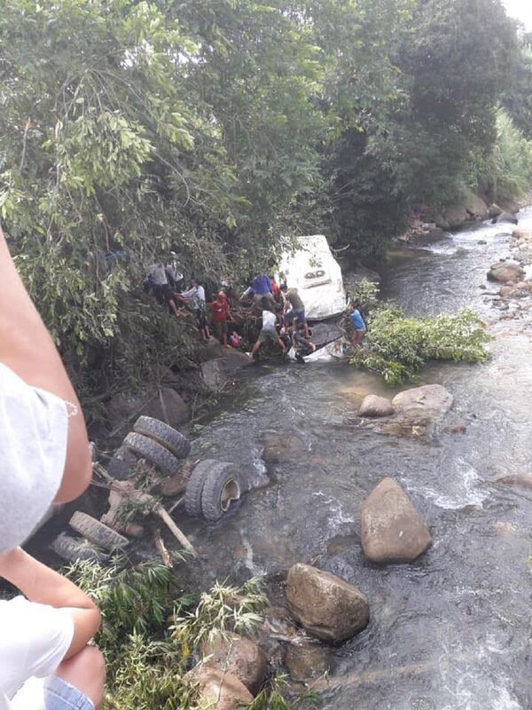 Hiện trường xảy ra vụ tai nạn xe khách. Hiện trường xảy ra vụ tai nạn xe khách. - Sputnik Việt Nam