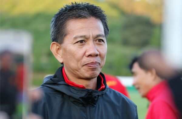  HLV Hoàng Anh Tuấn vẫn có chút tiếc nuối khi U20 Việt Nam không tận dụng được cơ hội ở World Cup. - Sputnik Việt Nam