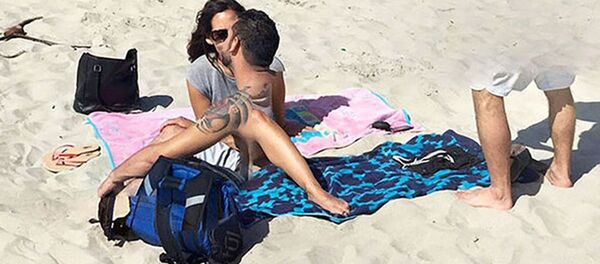 Изображение «расчлененных» влюбленных на пляже, опубликованное Google Maps - Sputnik Việt Nam