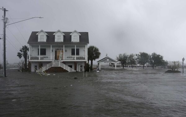 Mỹ tiếp tục hứng chịu thiệt hại nặng nề do bão Florence - Sputnik Việt Nam