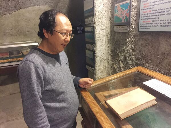 Linh mục Trương Minh Thái, chánh xứ giáo xứ Mằng Lăng bên cuốn Phép giảng 8 ngày. - Sputnik Việt Nam