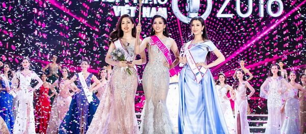 Người đẹp Trần Tiểu Vy đăng quang Hoa hậu Việt Nam 2018 - Sputnik Việt Nam