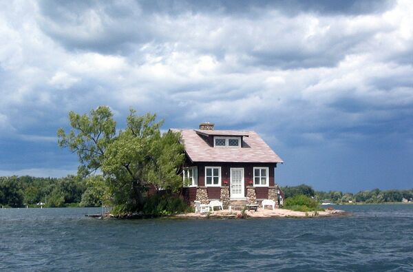 Just Enough Room Island, Canada. - Sputnik Việt Nam