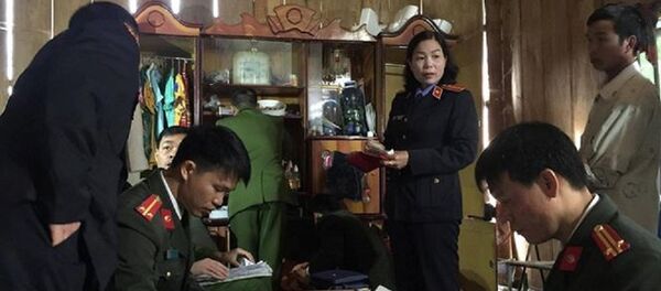 Công an khám nhà Đèo Văn Ban, tháng 11/2017 - Sputnik Việt Nam