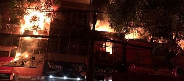 Ngọn lửa cháy dữ dội lan sang nhiều căn nhà Ngọn lửa cháy dữ dội lan sang nhiều căn nhà - Sputnik Việt Nam