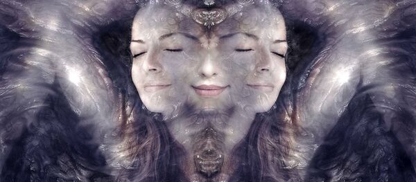 Отраженное женское лицо - Sputnik Việt Nam