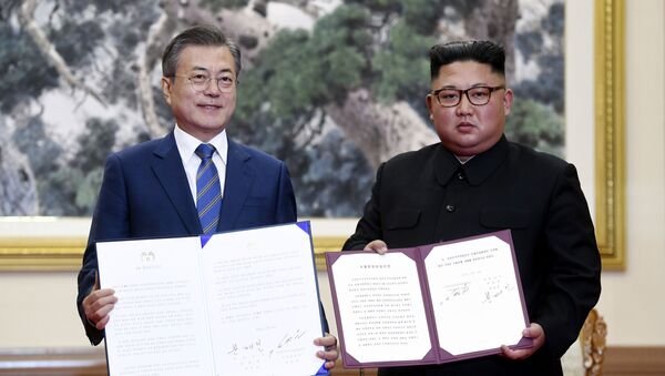 Moon Jae-in và Kim Jong-un - Sputnik Việt Nam