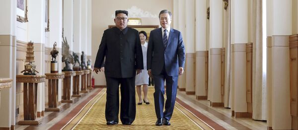 Lãnh đạo CHDCND Triều Tiên Kim Jong-un và Tổng thống Hàn Quốc Moon Jae-in ký thỏa thuận chung, Bình Nhưỡng - Sputnik Việt Nam