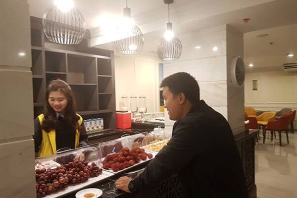 Khu vực nhà chờ dành cho khách VIP, phục vụ đồ ăn, nước uống miễn phí - Sputnik Việt Nam