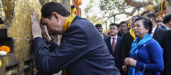 Chủ tịch nước Việt Nam Trần Đại Quang và phu nhân thăm đền Mahabodhi ở Ấn Độ - Sputnik Việt Nam
