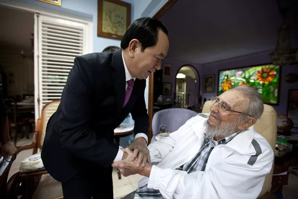 Chủ tịch nước Việt Nam Trần Đại Quang mạn đàm với cựu lãnh đạo Cuba Fidel Castro Chủ tịch nước Việt Nam Trần Đại Quang mạn đàm với cựu lãnh đạo Cuba Fidel Castro - Sputnik Việt Nam
