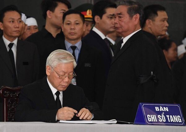 Tổng Bí thư Nguyễn Phú Trọng ghi sổ tang Tổng Bí thư Nguyễn Phú Trọng ghi sổ tang - Sputnik Việt Nam