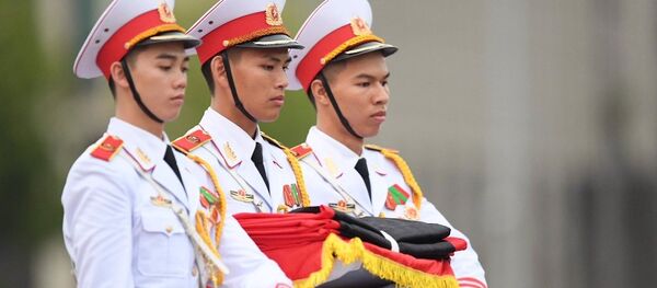 Cờ rủ trên quảng trường Ba Đình - Sputnik Việt Nam