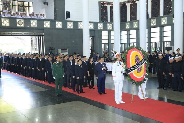 Đoàn Bộ Tài chính, do đồng chí Đinh Tiến Dũng, Ủy viên Trung ương Đảng, Bộ trưởng Bộ Tài chính làm Trưởng đoàn, viếng Chủ tịch nước Trần Đại Quang. Đoàn Bộ Tài chính, do đồng chí Đinh Tiến Dũng, Ủy viên Trung ương Đảng, Bộ trưởng Bộ Tài chính làm Trưởng đoàn, viếng Chủ tịch nước Trần Đại Quang. - Sputnik Việt Nam