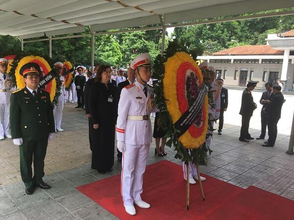 Phó Chủ tịch Duma Quốc gia Liên bang Nga Bà O.N.Epifanova đã tham gia hoạt động tang lễ tại Hà Nội liên quan đến việc Chủ tịch nước Cộng hòa Xã hội chủ nghĩa Việt Nam Trần Đại Quang từ trần. - Sputnik Việt Nam