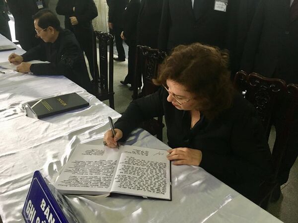 Phó Chủ tịch Duma Quốc gia Liên bang Nga Bà O.N.Epifanova đã tham gia hoạt động tang lễ tại Hà Nội liên quan đến việc Chủ tịch nước Cộng hòa Xã hội chủ nghĩa Việt Nam Trần Đại Quang từ trần. Phó Chủ tịch Duma Quốc gia Liên bang Nga Bà O.N.Epifanova đã tham gia hoạt động tang lễ tại Hà Nội liên quan đến việc Chủ tịch nước Cộng hòa Xã hội chủ nghĩa Việt Nam Trần Đại Quang từ trần. - Sputnik Việt Nam