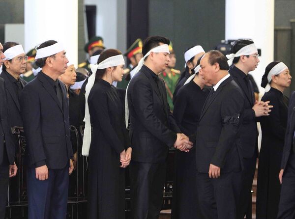 Thủ tướng Nguyễn Xuân Phúc chia buồn cùng tang quyến Chủ tịch nước Trần Đại Quang. Thủ tướng Nguyễn Xuân Phúc chia buồn cùng tang quyến Chủ tịch nước Trần Đại Quang. - Sputnik Việt Nam