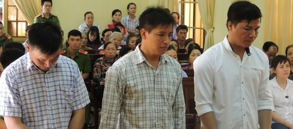 Các bị cáo tại tòa sơ thẩm TP Bà Rịa. - Sputnik Việt Nam