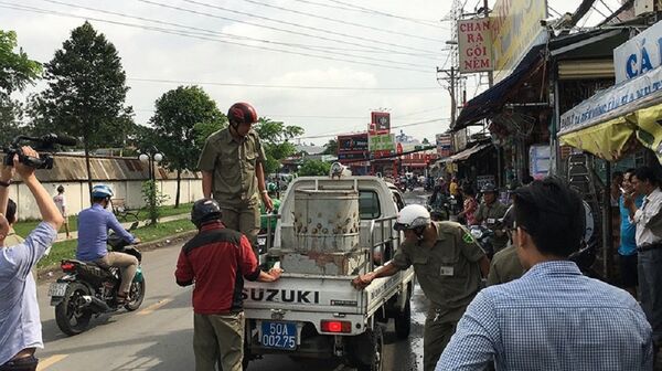 Lực lượng chức năng tạm giữ một máy đánh lông chó để xử lý - Sputnik Việt Nam