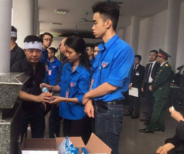 Hơn 1.000 đoàn viên thanh niên Thủ đô tham gia phục vụ Quốc tang. Hơn 1.000 đoàn viên thanh niên Thủ đô tham gia phục vụ Quốc tang. - Sputnik Việt Nam