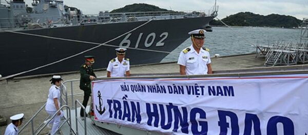 Sĩ quan, binh sĩ Căn cứ Yokosuka lên thăm chiến hạm Trần Hưng Đạo Sĩ quan, binh sĩ Căn cứ Yokosuka lên thăm chiến hạm Trần Hưng Đạo - Sputnik Việt Nam