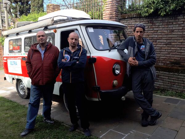 Ba người Nga đi khắp thế giới trên chiếc xe UAZ Ba người Nga đi khắp thế giới trên chiếc xe UAZ - Sputnik Việt Nam