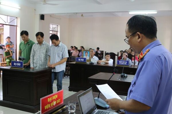 Đại diện VKS đọc cáo trạng  - Sputnik Việt Nam