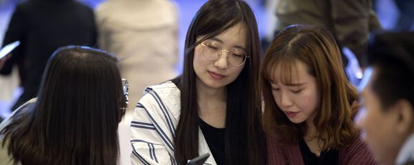 Khách tham quan tại Hội thảo mạng di động toàn cầu ở Bắc Kinh Khách tham quan tại Hội thảo mạng di động toàn cầu ở Bắc Kinh - Sputnik Việt Nam