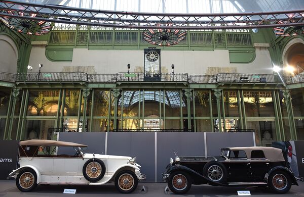 Bonhams Les Grandes Marques du Monde- Triển lãm đấu giá xe hơi và ô-tô cổ điển  tại phòng triển lãm Grand Palais là một phần của chương trình Retromobile vintage car show in Paris - Sputnik Việt Nam