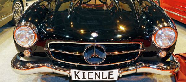 Chiếc Mercedes Benz 300 SL Coupe Gullwing 1956 được trưng bày tại Paris Retromobile motor show - Sputnik Việt Nam