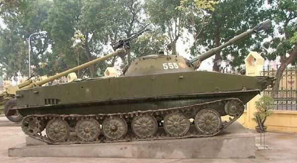 Xe tăng bơi PT-76 số hiệu 555 tại Bảo tàng Lịch sử Quân sự Việt Nam - Sputnik Việt Nam