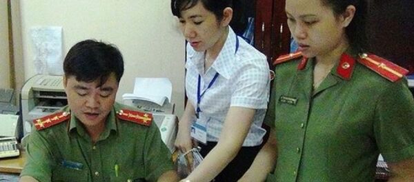 Đoàn đã tiến hành kiểm tra sổ đăng ký văn bản mật ở một số cơ quan tại Bình Phước. - Sputnik Việt Nam