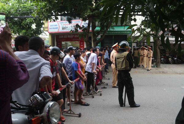 Nghệ An: Vây bắt đối tượng mang “hàng nóng” cố thủ trong nhà  - Sputnik Việt Nam