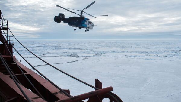 Tàu phá băng nguyên tử Yamal và máy bay trực thăng ở Bắc Cực - Sputnik Việt Nam