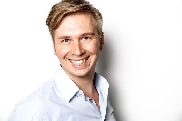 Họa sĩ Andrei Tarusov - Sputnik Việt Nam