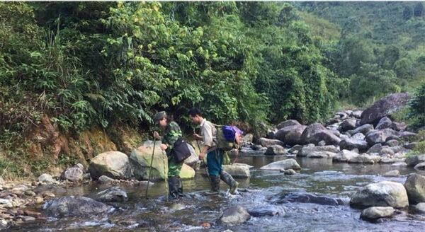 Anh Đinh Văn Thủy trong 1 lần đi tìm kiếm hài cốt chú mình Anh Đinh Văn Thủy trong 1 lần đi tìm kiếm hài cốt chú mình - Sputnik Việt Nam