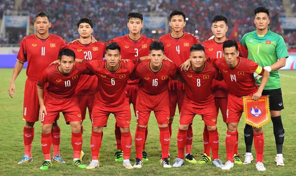 Nguyễn Văn Hoàng cùng đội tuyển Việt Nam - Sputnik Việt Nam