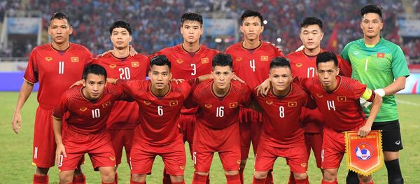 Nguyễn Văn Hoàng cùng đội tuyển Việt Nam - Sputnik Việt Nam