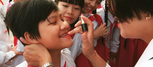 Giáo viên với các em thiếu niên tiền phong ở Việt Nam - Sputnik Việt Nam