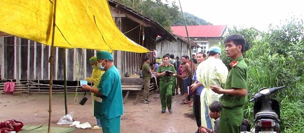 Chồng đánh vợ tử vong, công an khám nghiệm hiện trường - Sputnik Việt Nam