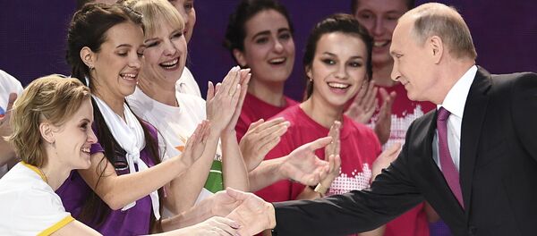Tổng thống Vladimir Putin tại Lễ trao giải “Tình nguyện Nga -2017” tại Cung thể thao Megasport ở Moskva Tổng thống Vladimir Putin tại Lễ trao giải “Tình nguyện Nga -2017” tại Cung thể thao Megasport ở Moskva - Sputnik Việt Nam