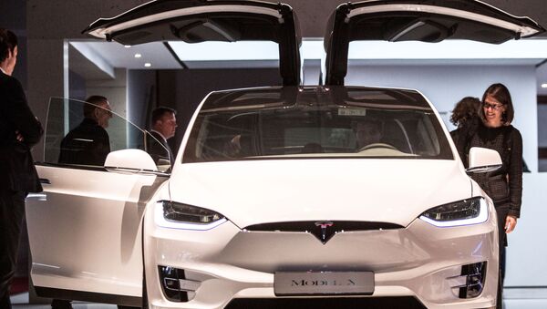 Giới thiệu mẫu xe mới TESLA Model X tại khai mạc triển lãm ô tô quốc tế Paris Motor Show - Sputnik Việt Nam