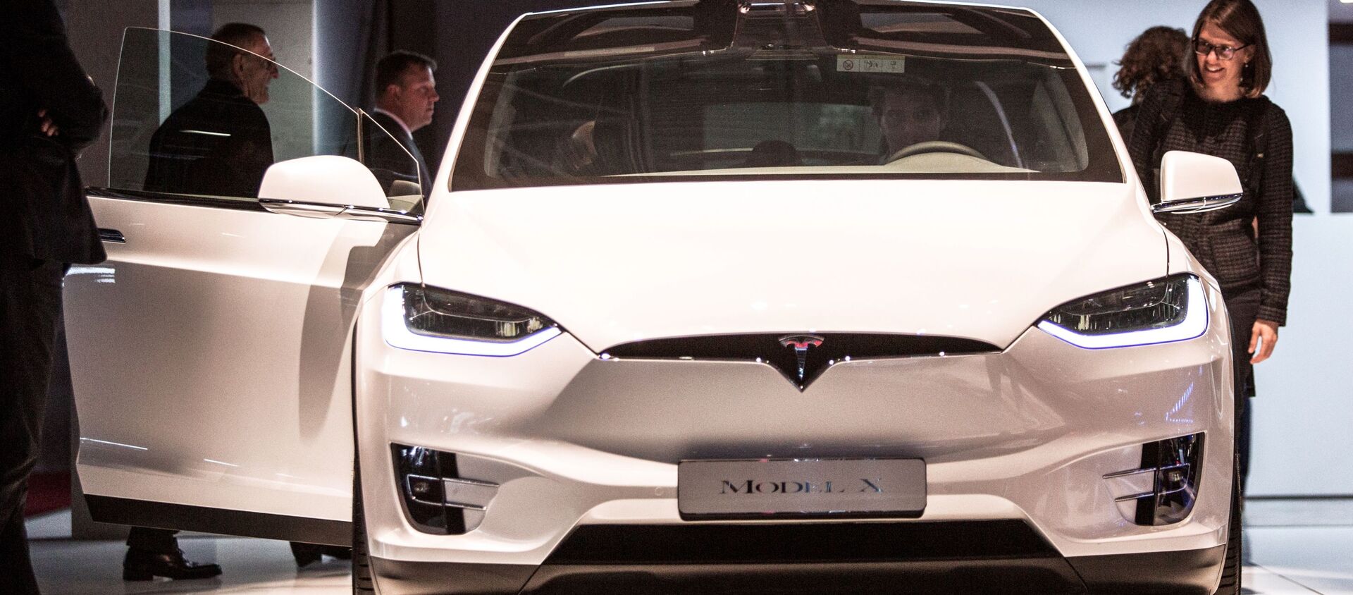 Giới thiệu mẫu xe mới TESLA Model X tại khai mạc triển lãm ô tô quốc tế Paris Motor Show - Sputnik Việt Nam, 1920, 24.11.2020