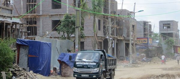 Hàng trăm ngôi nhà được xây dựng trên đất lấn chiến do Cty 319/BQP quản lý. Hàng trăm ngôi nhà được xây dựng trên đất lấn chiến do Cty 319/BQP quản lý. - Sputnik Việt Nam