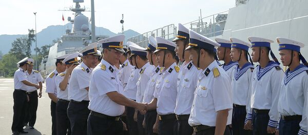 Cán bộ, chiến sĩ Vùng 4 Hải quân tiễn đoàn công tác tại Quân cảng Cam Ranh. - Sputnik Việt Nam