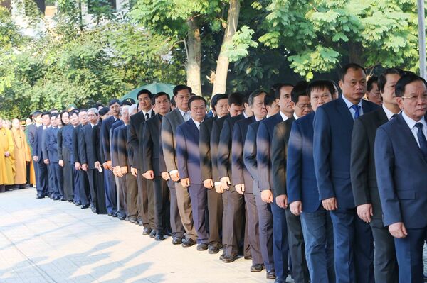Đoàn BCHTW Đảng Cộng sản Việt Nam viếng nguyên Tổng Bí thư Đỗ Mười.  - Sputnik Việt Nam