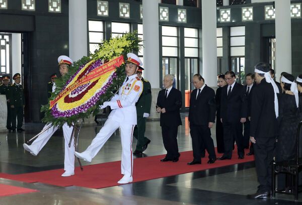 Đoàn Ban Chấp hành Trung ương Đảng Cộng sản Việt Nam, do đồng chí Nguyễn Phú Trọng, Tổng Bí thư Ban Chấp hành Trung ương Đảng làm Trưởng đoàn, viếng đồng chí Đỗ Mười.  - Sputnik Việt Nam