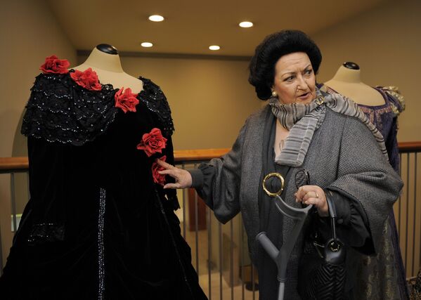 Ca sĩ opera Montserrat Caballe tại lễ khai mạc triển lãm  kỷ niệm lần thứ 50 lần đầu tiên bà biểu diễn trước công chúng trên sân khấu Gran Teatre del Liceu ở Barcelona - Sputnik Việt Nam