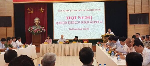 Tổng bí thư Nguyễn Phú Trọng và các đại biểu đoàn ĐBQH TP Hà Nội tiếp xúc cử tri trước kỳ thềm kỳ họp thứ 6 Quốc hội khoá XIV - Sputnik Việt Nam