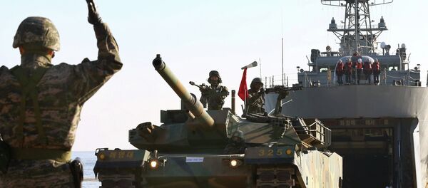 South Korean Marines take part in a landing operation which is a part of annual military exercise Hokuk, on a beach in Pohang November 18, 2014 - Sputnik Việt Nam